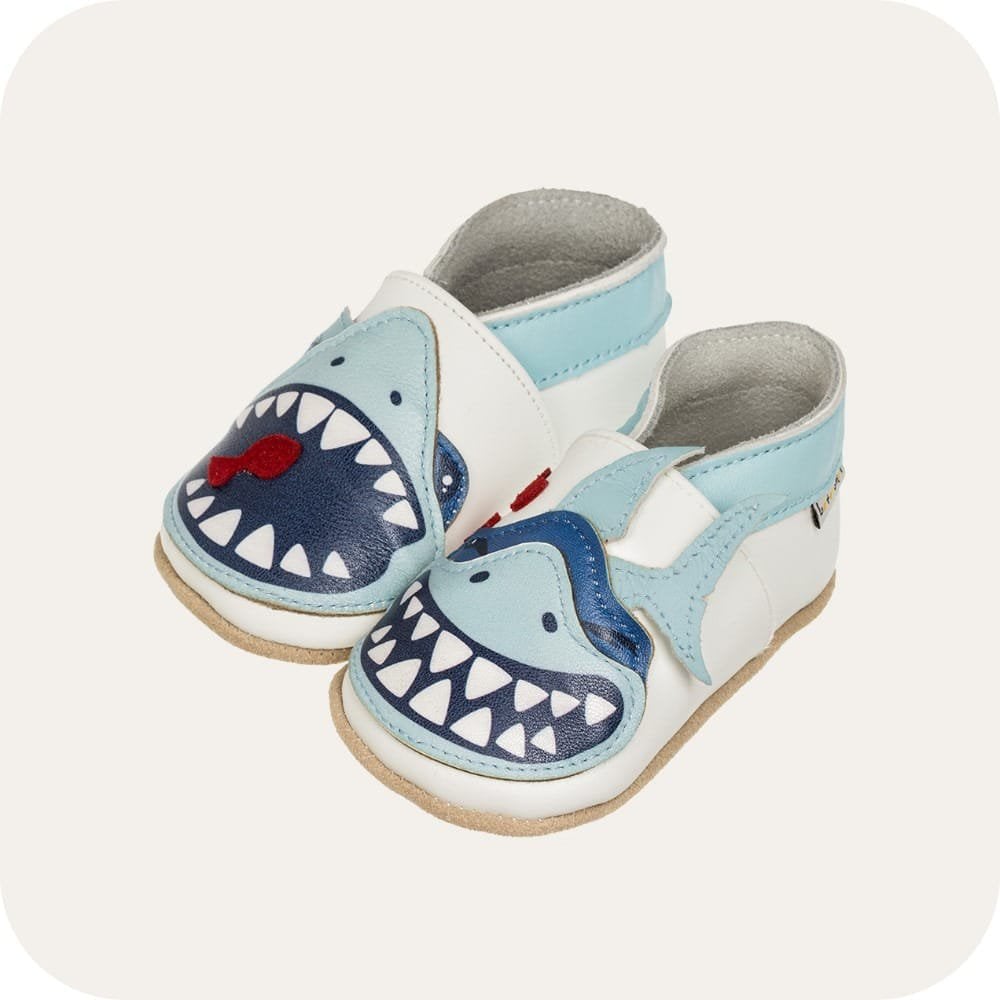 Chaussons bébé en cuir souple – Requin Taquin