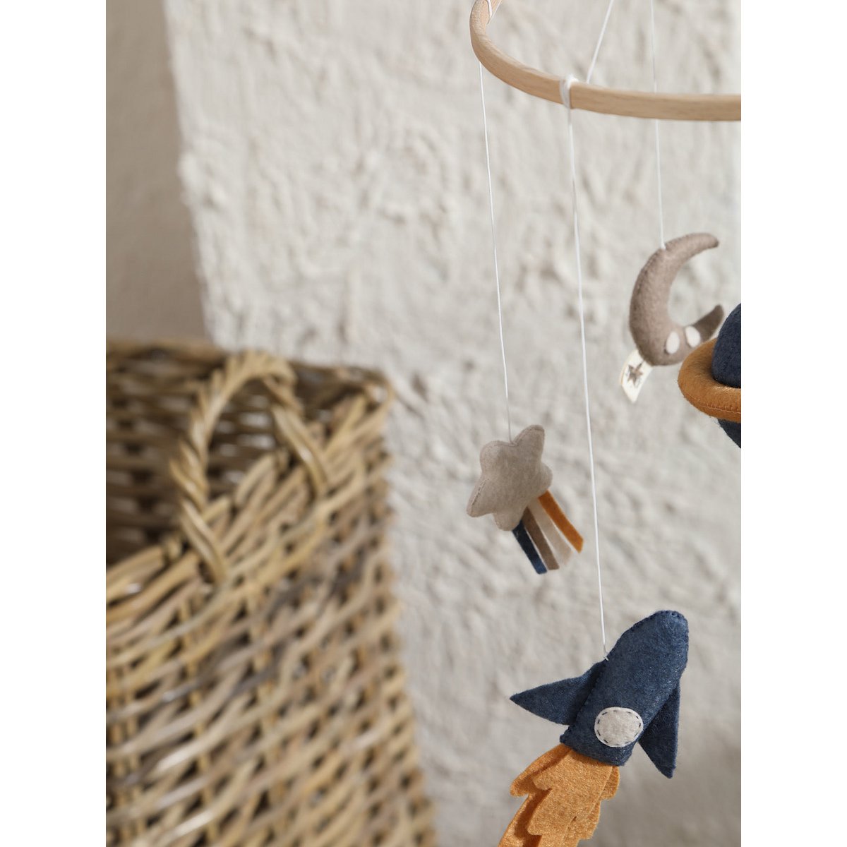 Mobile Espace – Rêver la tête dans les étoiles