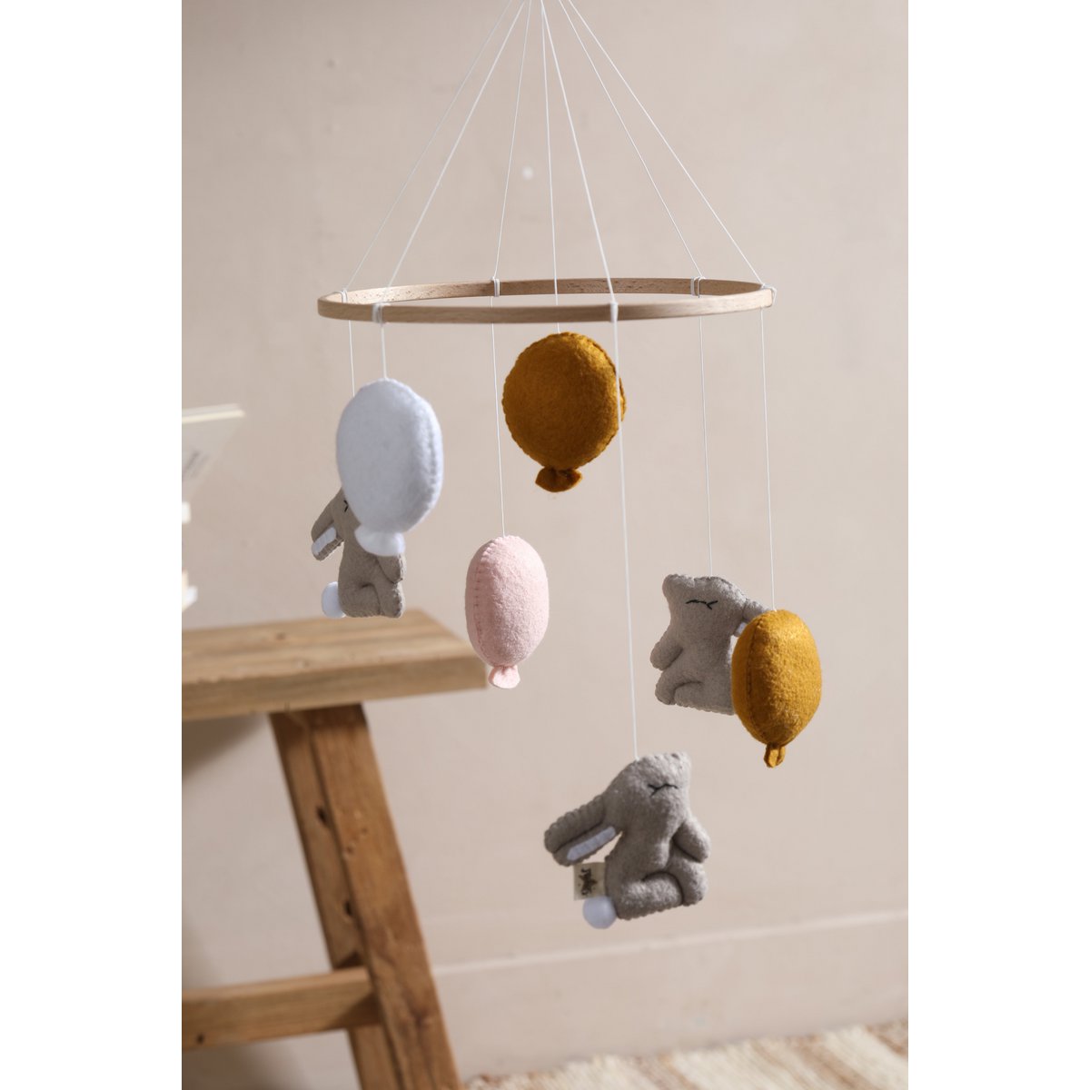 Mobile Lapin – Une ronde de douceur et de poésie