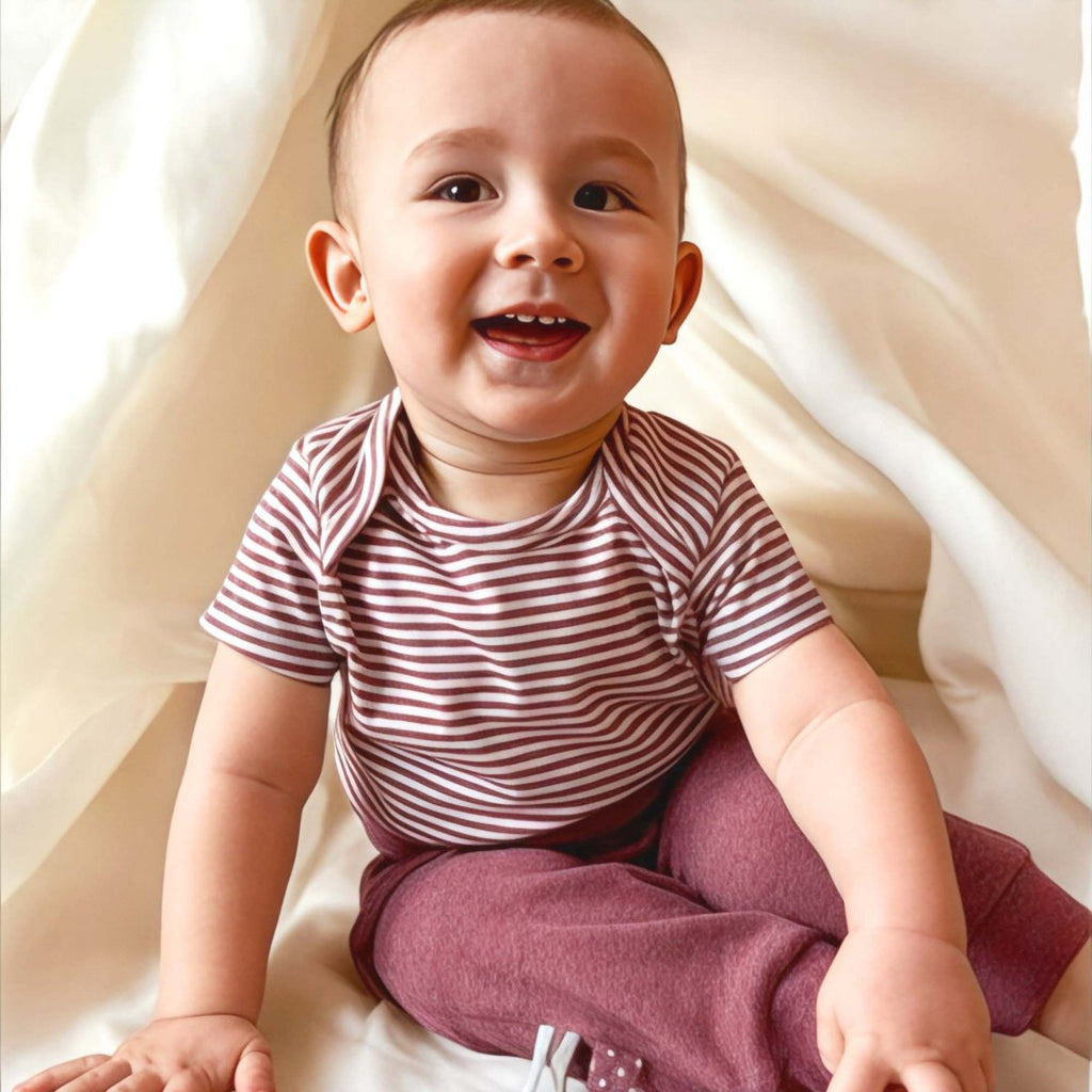 Body Bébé Bio à Manches Courtes – Bordeaux Rayé