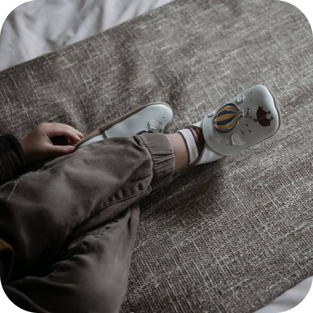 Chaussons bébé en cuir souple – Montgolfière