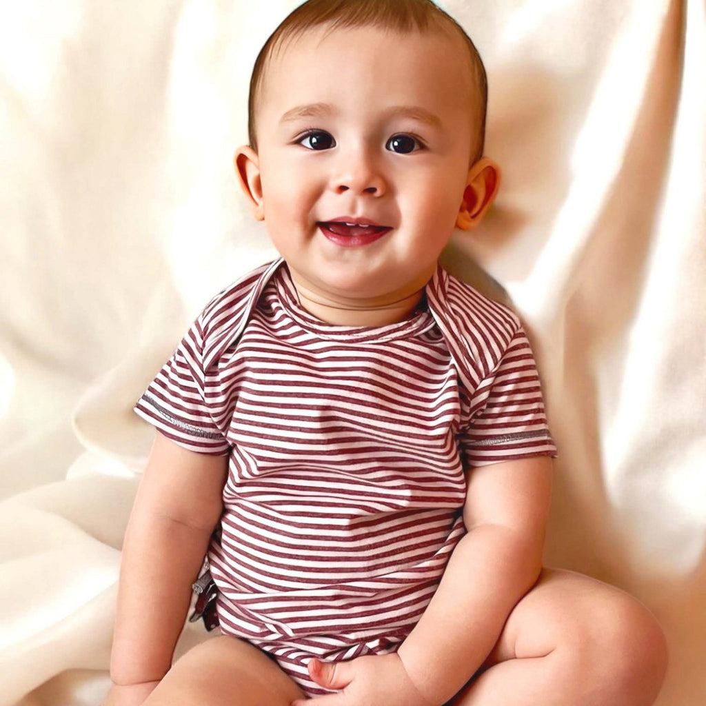 Body Bébé Bio à Manches Courtes – Bordeaux Rayé