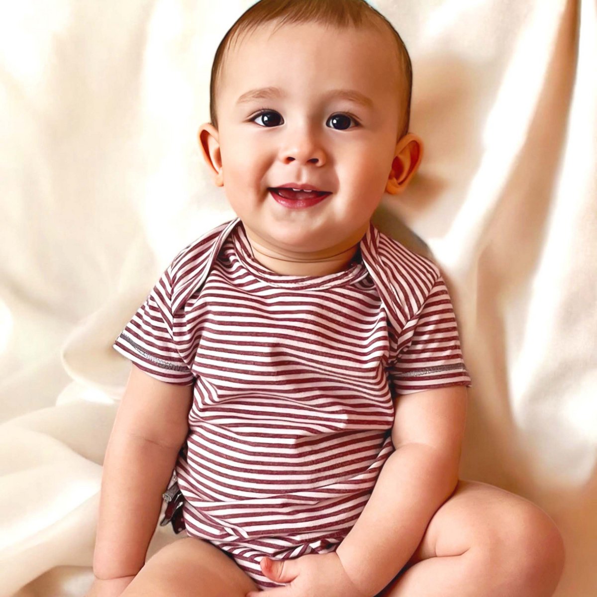 Body Bébé Bio à Manches Courtes – Bordeaux Rayé