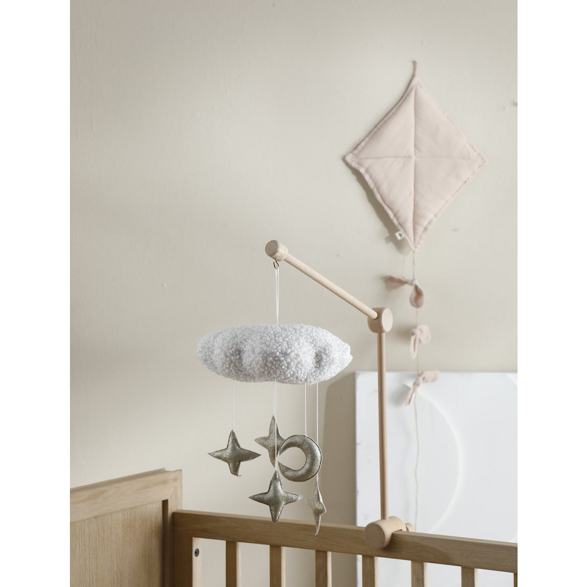 Mobile Cirrus – Nuage Douillet & Étoiles Scintillantes