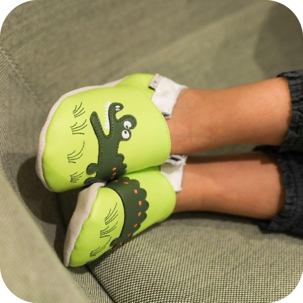 Chaussons bébé en cuir souple – Croc’Savane