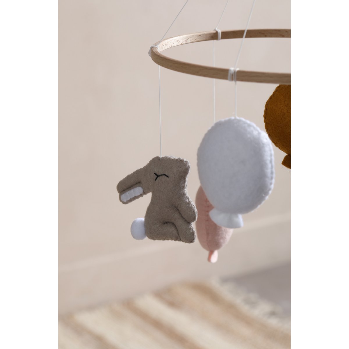 Mobile Lapin – Une ronde de douceur et de poésie